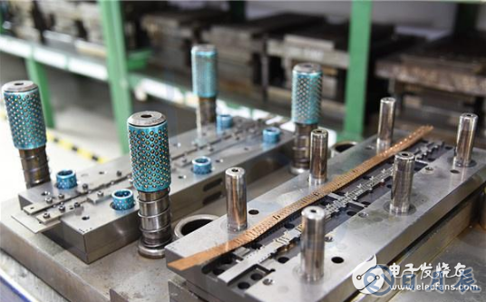 板對(duì)板連接器廠家如何保證連接器的優(yōu)異性能